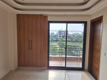 Room in 3 BHK Apartment at Ramprastha City The Edge Towers, Sector 37d – for Rent