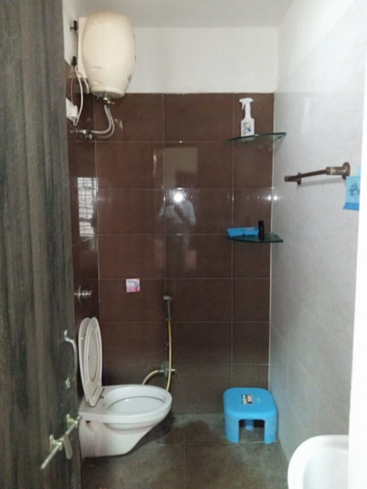 Bathroom, chandkheda 2 Bedroom 128 Sq.Yd. Apartment In Chandkheda Ahmedabad 8156276