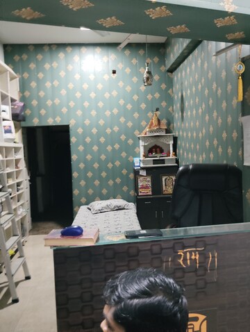  Shop For Rent in Aliganj