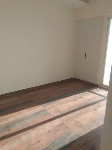 Room in 3 BHK Apartment at Conscient Hines Elevate, Sector 59 – for Sale