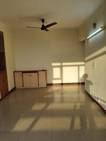 Room in 3 BHK Apartment at Ansal Sushant Estate, Sector 52 – for Rent