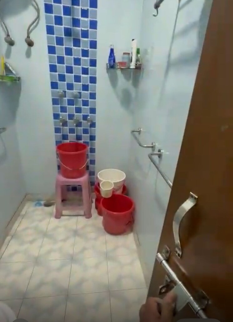 Bathroom, janakpuri 3 Bedroom 1050 Sq.Ft. Apartment In Janakpuri Delhi 8156444