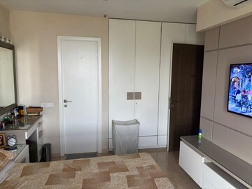 Master Bedroom in 2 BHK Apartment at Hiranandani Castle Rock, Powai – for Rent