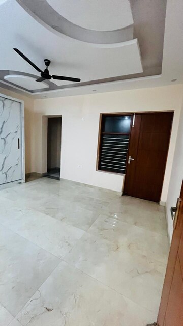 Room in 3 BHK Builder Floor at BPTP Park Central, Sector 85 – for Sale