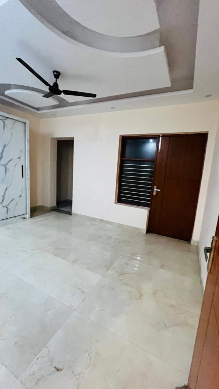 Room, bptp-park-central 3 Bedroom 2250 Sq.Ft. Builder Floor In Sector 85 Faridabad 8156514