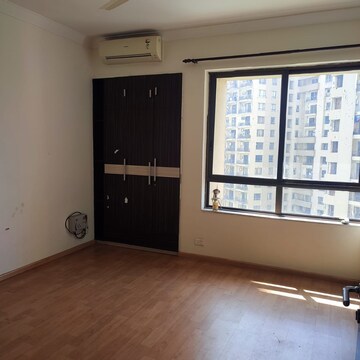 Room in 3 BHK Apartment at Unitech Fresco, Sector 50 – for Rent