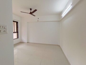 Room in 2.5 BHK Apartment at Grace Mass Metropolis, Chembur – for Rent