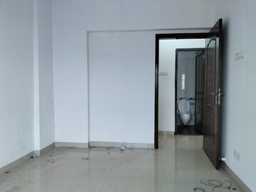 Room in 2 BHK Apartment at K Raheja Heights, Malad East – for Rent
