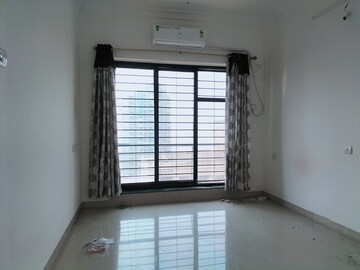 Room in 2 BHK Apartment at K Raheja Heights, Malad East – for Rent