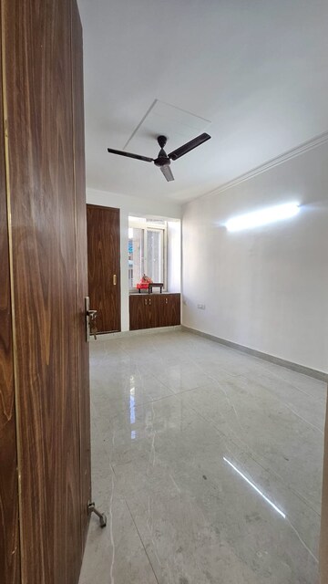 Room in 3 BHK Apartment at Sector 11 Dwarka – for Rent