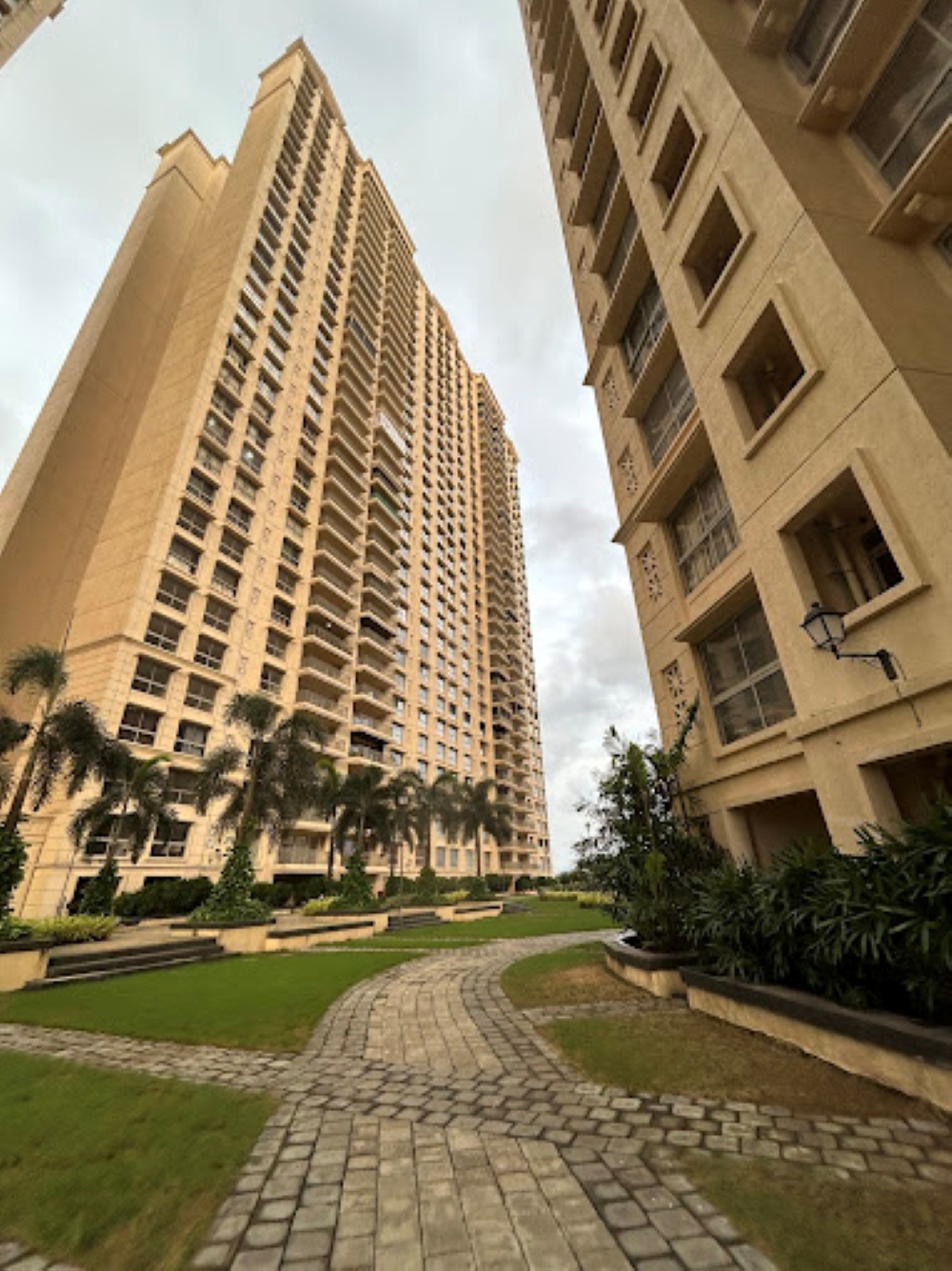 1 BHK Apartment For Sale in Hiranandani Fortune City