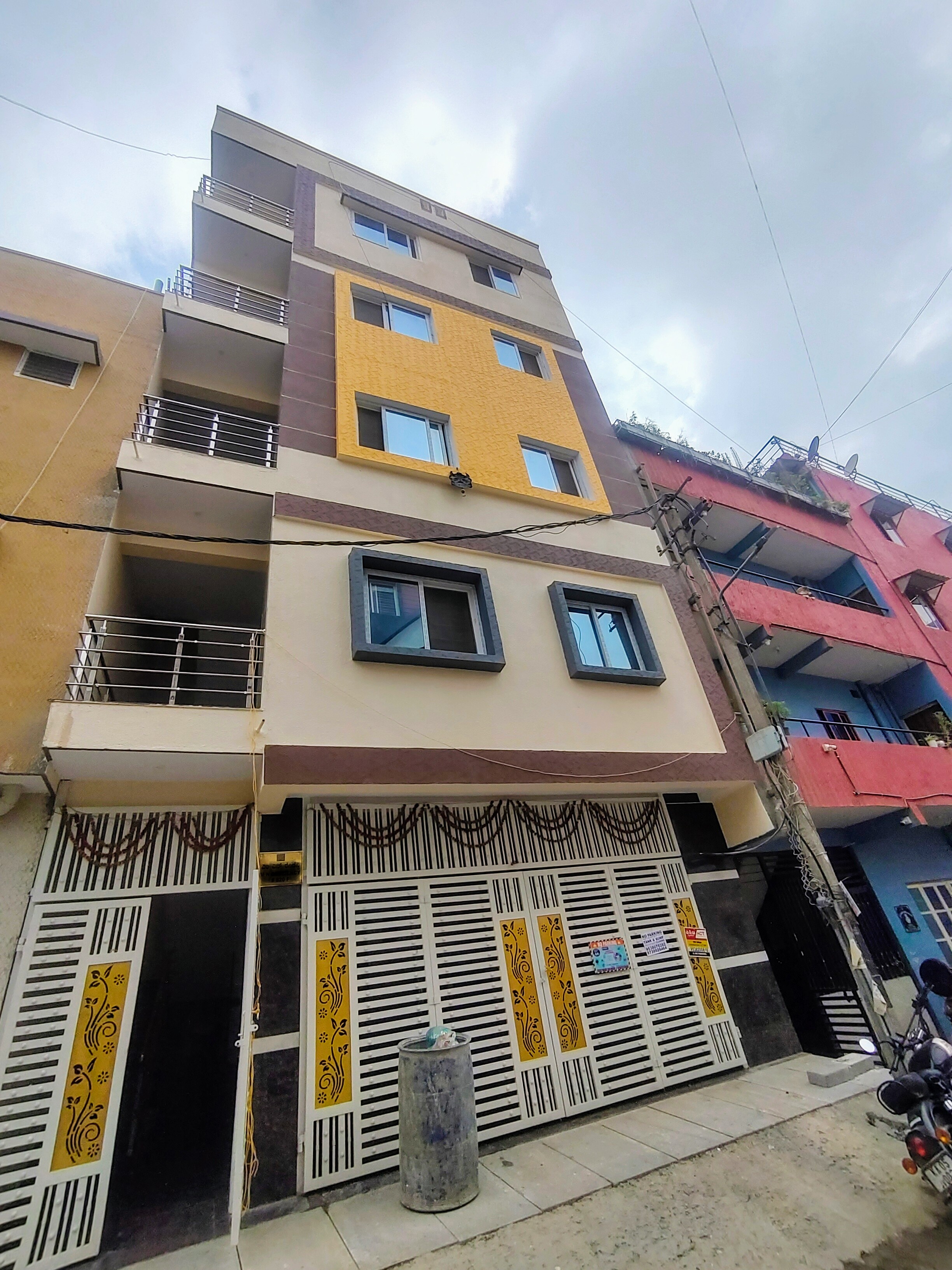 6+ BHK + Extra Room Builder Floor For Sale in Nee Seta