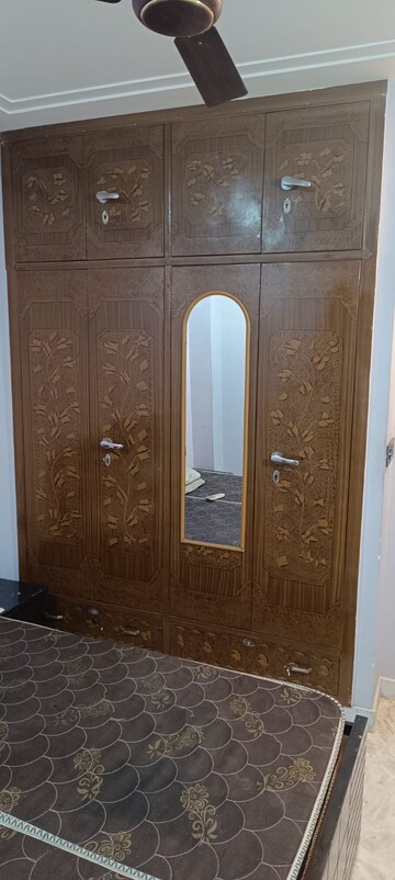 Furnished Amenities in 3 BHK Builder Floor at Ansal Sushant Lok I, Sector 43 – for Rent