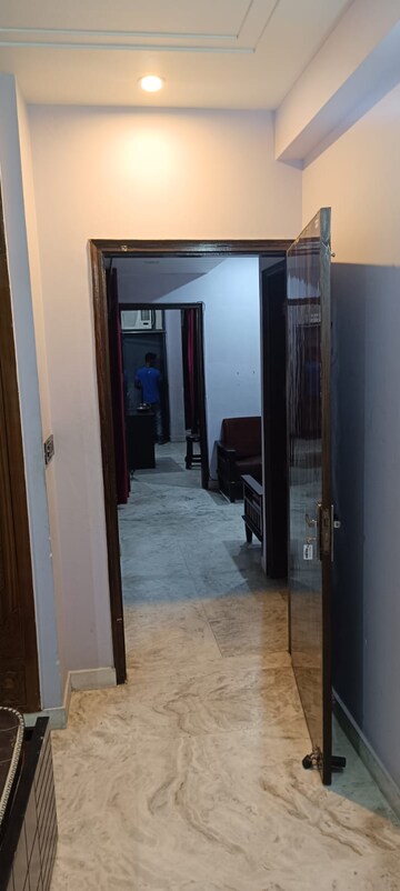 Building Lobby in 3 BHK Builder Floor at Ansal Sushant Lok I, Sector 43 – for Rent