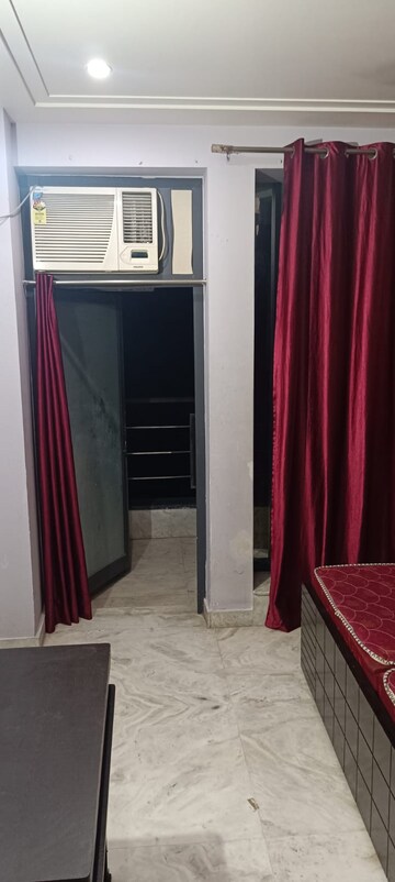 Building Lobby in 3 BHK Builder Floor at Ansal Sushant Lok I, Sector 43 – for Rent