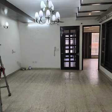 Room in 3 BHK Builder Floor at Janakpuri – for Rent