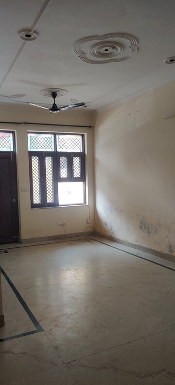 Living Room in 2.5 BHK Builder Floor at RPS Paras Apartments, Sector 30 – for Rent