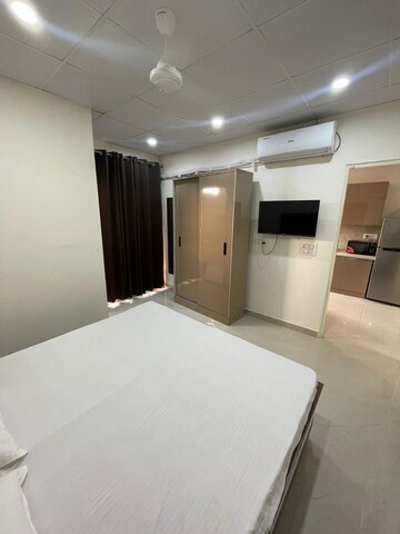 Room in 2 BHK Builder Floor at Ansal Sushant Lok I, Sector 43 – for Rent