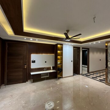Room in 4 BHK Builder Floor at Janakpuri – for Sale