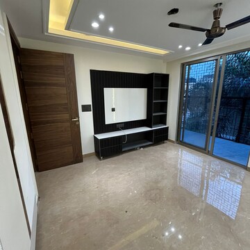 Room in 4 BHK Builder Floor at Janakpuri – for Sale
