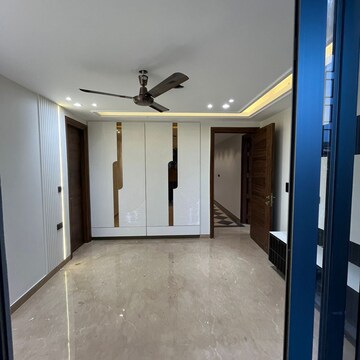 Room in 4 BHK Builder Floor at Janakpuri – for Sale