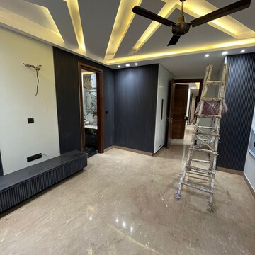 Room in 4 BHK Builder Floor at Janakpuri – for Sale