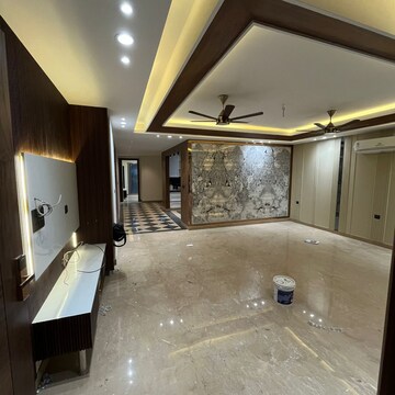 Room in 4 BHK Builder Floor at Janakpuri – for Sale