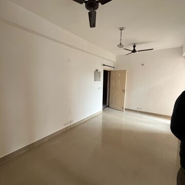Room in 2 BHK Apartment at Supertech Cape Town, Sector 74 – for Rent