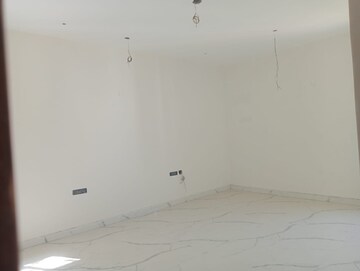 Room in 4 BHK Apartment at Kothaguda – for Sale