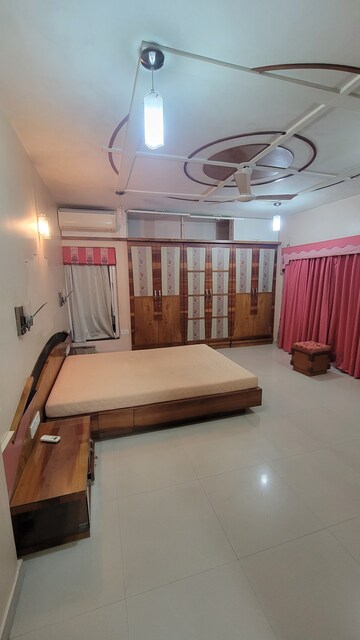 Bedroom in 3 BHK Apartment at Vascon Marigold, Kalyani Nagar – for Rent
