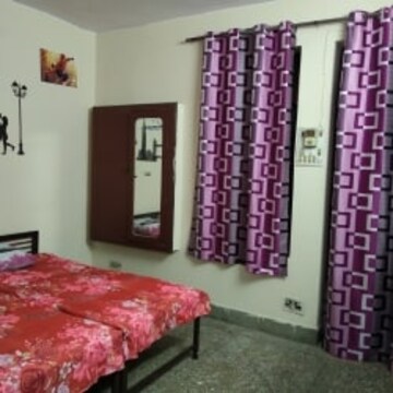 Bedroom in 3 BHK Builder Floor at Gomti Nagar – for Rent