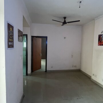 Room in 2 BHK Apartment at Supertech Ecociti, Sector 137 – for Rent