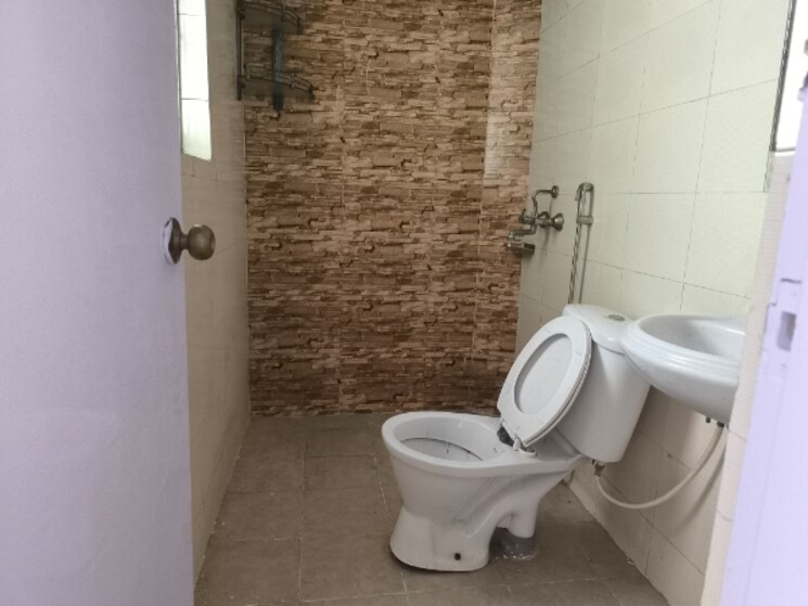 Bathroom, puri-vip-floors 3 Bedroom 2700 Sq.Ft. Apartment In Sector 81 Faridabad 8157062