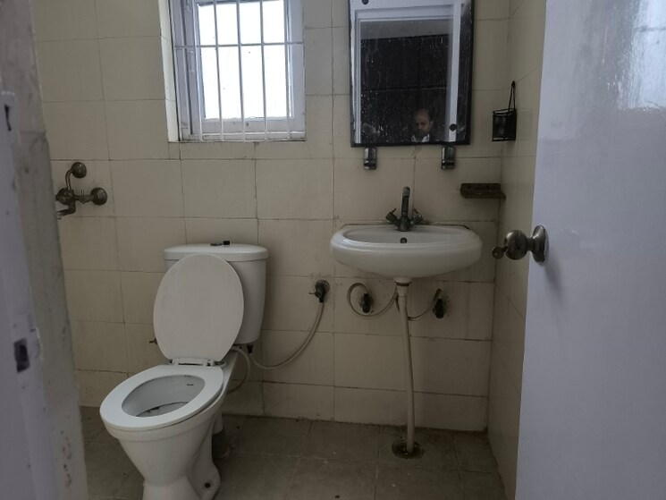 Bathroom, puri-vip-floors 3 Bedroom 2700 Sq.Ft. Apartment In Sector 81 Faridabad 8157062