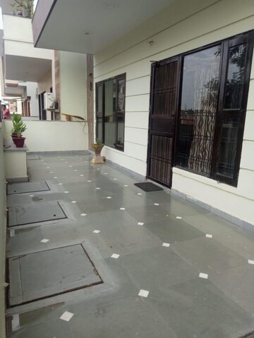 Parking in 3 BHK Builder Floor at BPTP Parkland, Sector 75 – for Sale