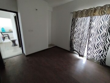 Room in 3 BHK Builder Floor at BPTP Parkland, Sector 75 – for Sale