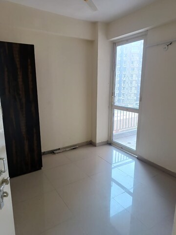 Room in 3 BHK Apartment at Conscient Habitat Residences, Sector 78 – for Sale