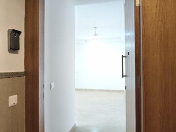 Room in 2 BHK Apartment at Hiranandani Delanna, Ghodbunder Road – for Sale