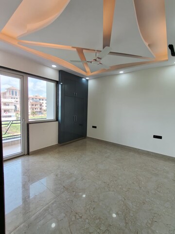Room in 3 BHK Builder Floor at BPTP Park Central, Sector 85 – for Sale