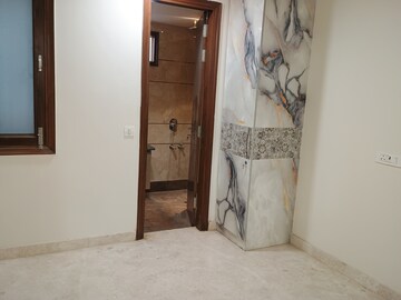Room in 3 BHK Builder Floor at Paschim Vihar – for Rent