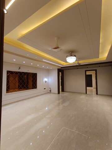 Room in 4 BHK Builder Floor at Kohli One Malibu Town, Sector 47 – for Sale