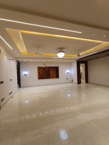 Parking in 4 BHK Builder Floor at Kohli One Malibu Town, Sector 47 – for Sale