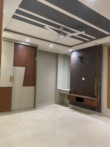 Building Lobby in 3 BHK Builder Floor at Paschim Vihar – for Rent