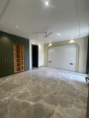 Room in 4 BHK Builder Floor at Kohli One Malibu Town, Sector 47 – for Sale