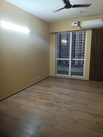 Room in 4 BHK Apartment at The 3C Lotus Panache, Sector 110 – for Rent