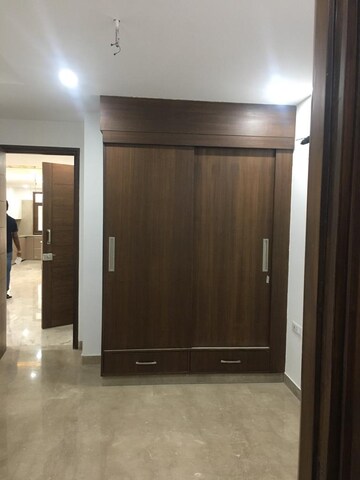 Room in 3 BHK Builder Floor at Paschim Vihar – for Rent