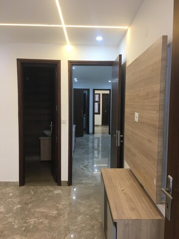 Room in 3 BHK Builder Floor at Paschim Vihar – for Rent