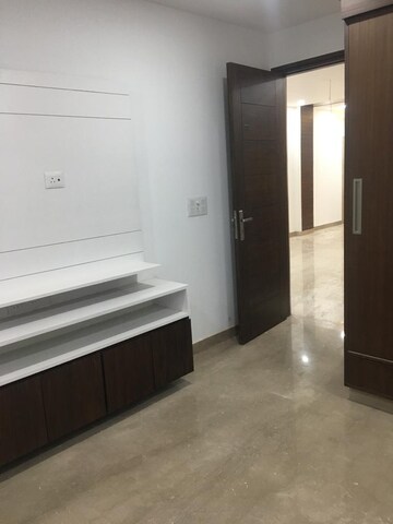 Room in 3 BHK Builder Floor at Paschim Vihar – for Rent