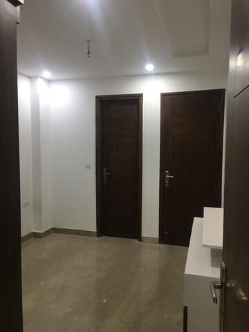 Building Lobby in 3 BHK Builder Floor at Paschim Vihar – for Rent