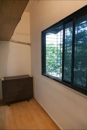 Room in 1 BHK Apartment at Tulsi Mahal, Khar West – for Rent